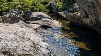 Vivir gratis en un paraíso de Córdoba: ofrecen hospedaje, comida, excursiones y yoga a cambio de 5 horas de trabajo