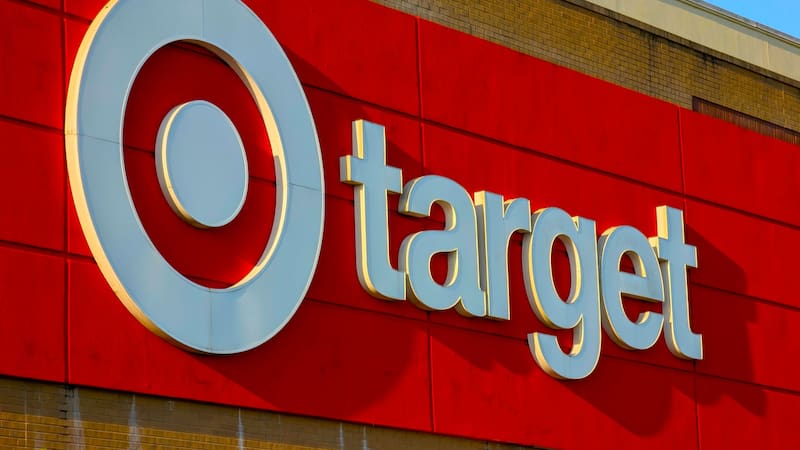 Miles de estadounidenses podrían recibir un cheque de hasta 1,711.93 dólares tras un acuerdo legal millonario de Target. Imagen: archivo.