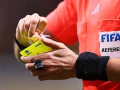 Cambia el fútbol para siempre | Ahora el árbitro podrá quitarle una tarjeta amarilla a un jugador y concedérsela automáticamente al rival