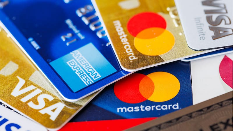 Los bancos actualizaron los paquetes de cuentas y tarjetas en abril.