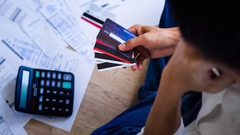 Pagos mínimos con la tarjeta de crédito | Cómo no alargar una deuda y no pagar más de intereses