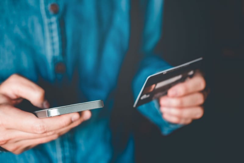 La estafa que vacía tu cuenta bancaria solo por comprar en el supermercado: ¿cómo evitar perder todos tus ahorros?. (Fuente: Shutterstock).