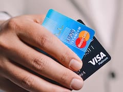 Para bajar la mora, los bancos salen a refinanciar a deudores con tarjetas