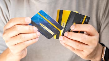 Dar de baja una tarjeta de crédito en Estados Unidos: cómo hacerlo y qué pasa si la roban y hacen compras