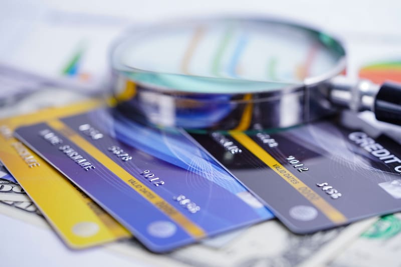 El pago llegó en forma de tarjeta de débito física, enviada por correo entre octubre y diciembre de 2022.