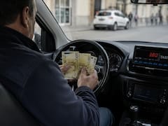Sebastián, taxista en Mallorca: “Puedo llegar a facturar 7000 euros en un mes, pero no me tomo ni un día libre”