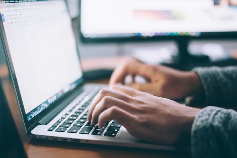 Por qué las letras del teclado no están en orden alfabético.