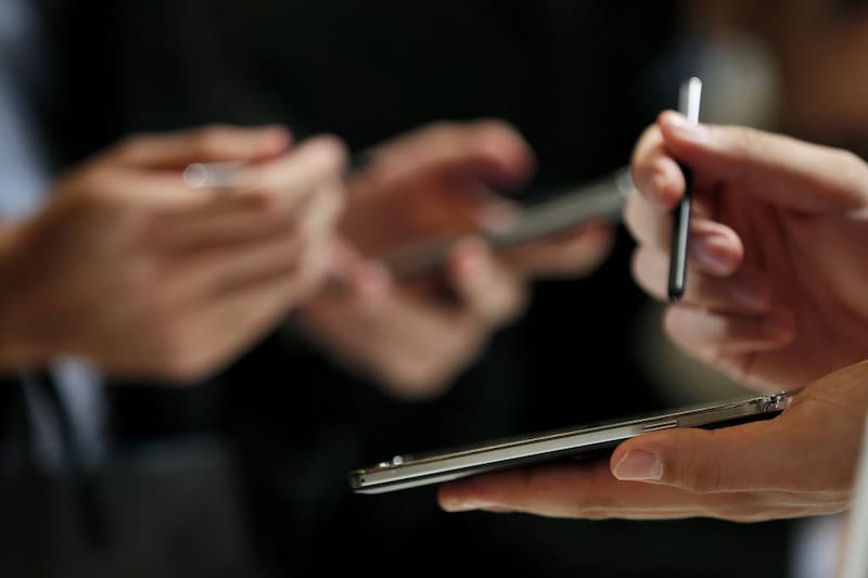 Qué dispositivos electrónicos puedes llevar y cuales no a la Embajada de Estados Unidos. Fuente: Shutterstock.