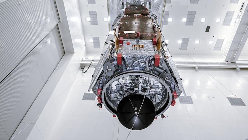 Fotografía cedida por la NASA que muestra el Telescopio Espacial Nancy Grace Roman en la Instalación de Servicio de Cargas Útiles Peligrosas del Centro Espacial Kennedy de la NASA, el 26 de julio de 2026, en Florida (Estados Unidos).