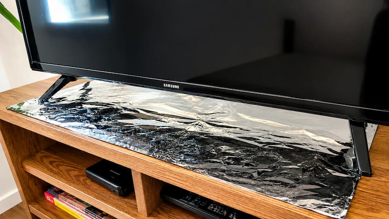Poner papel aluminio debajo del televisor: por qué recomiendan hacerlo y para qué sirve.
ChatGPT