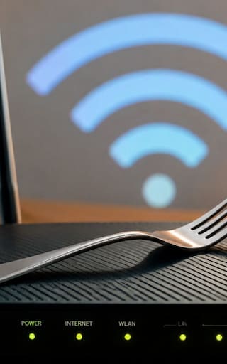 Poner un tenedor encima del router WiFi | Por qué recomiendan hacerlo y para qué sirve