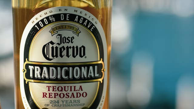 Se marean las ventas de la matriz de tequila Cuervo y pegan a la ganancia de la empresa