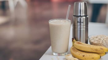 Tomar licuado de banana y avena, ¿qué efecto tiene en nuestro hígado?