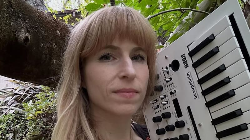 Tess Posner, CEO fundadora de AI4ALL: “El valor humano es esencial, pero la oportunidad no llega por igual a todos”. Foto: Instagram @tessposnermusic