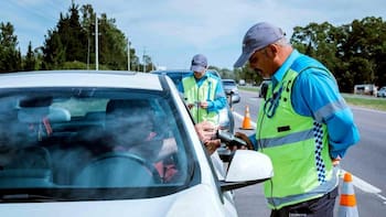 Adiós al control de alcoholemia tradicional: así son los nuevos dispositivos que utilizará la DGT para hacer el test