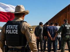 Oficial | Por orden de la Corte, la policía de Texas podrá detener y expulsar de Estados Unidos a todas las personas que no cumplan este requisito