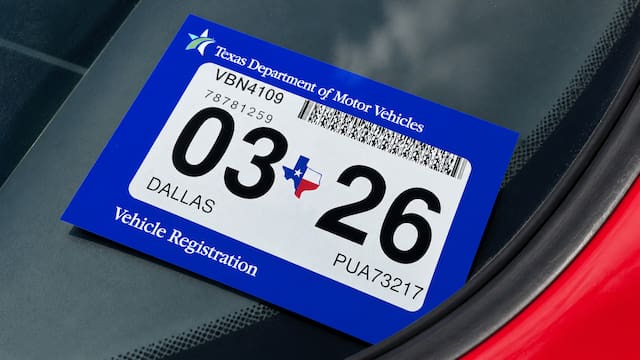 Es oficial | Texas prohibirá automáticamente el registro de cualquier coche que no pueda cumplir con este requisito