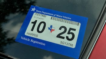 Es oficial en Texas | El DMV prohíbe el registro de vehículos y bloquea el trámite a quienes no puedan demostrar un documento oficial con fotografía
