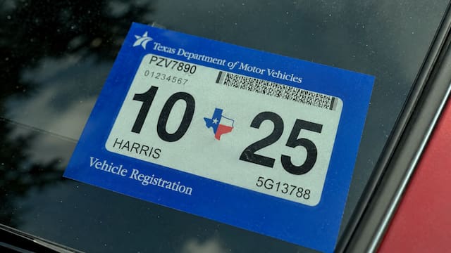 Es oficial en Texas | El DMV prohíbe el registro de vehículos y bloquea el trámite a quienes no puedan demostrar un documento oficial con fotografía