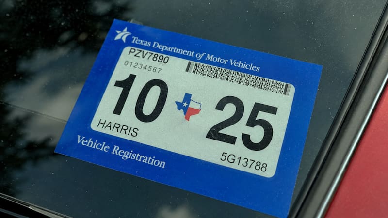 El DMV de Texas estableció un requisito de carácter obligatorio para que los residentes puedan registrar un automóvil.