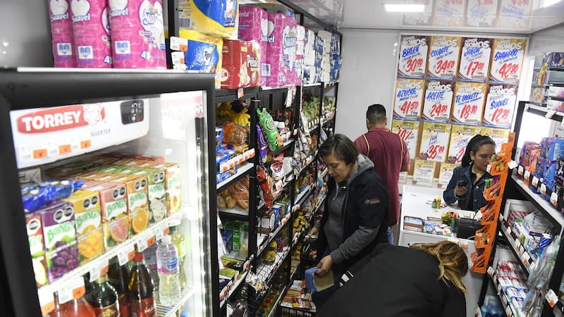 Las personas tienen derecho a recibir un trato digno, respetuoso y sin prejuicios al comprar, según Profeco.
