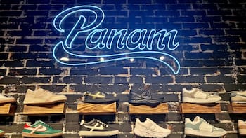De cartelera a tenis: Bachoco convierte sus anuncios en calzado junto con Panam