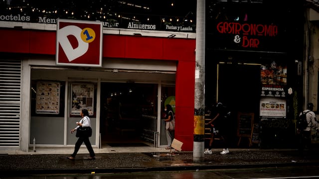 Tiendas D1 vende una lonchera térmica de 2 niveles que mantiene la temperatura de los alimentos por más tiempo: cuesta menos de $20.000