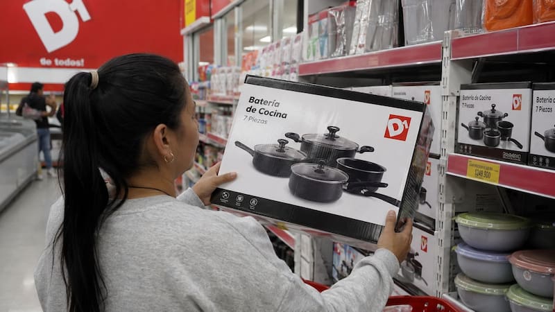 Tiendas D1 sumó a su oferta una nueva batería de cocina de siete piezas. El set reúne ollas, perol y sartén en diferentes tamaños.