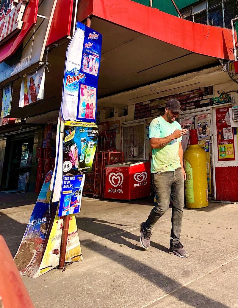 Los cigarros y los refrescos representan hasta 60% de las ventas de las tienditas de la esquina.