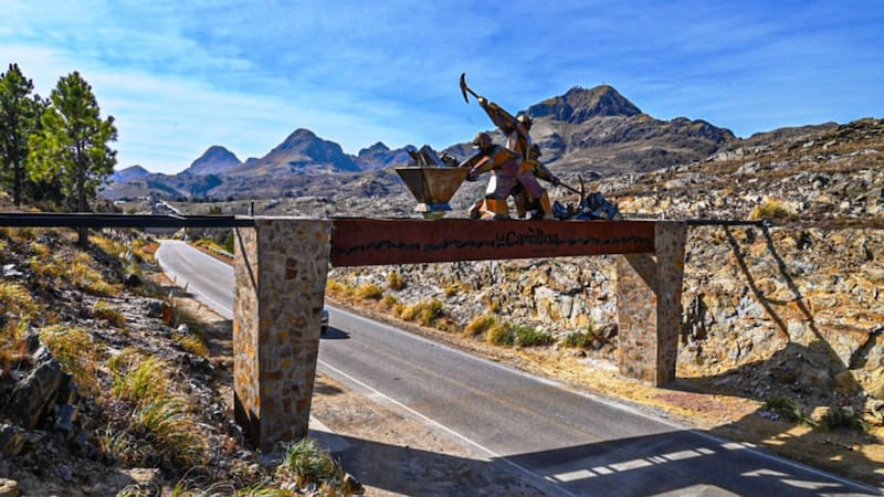 La carolina está rodeada de sierras.