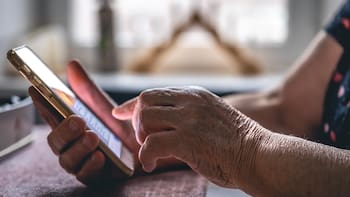 La “Nona” experta en IA que reveló por qué nunca debes rechazar una llamada de número desconocido: pueden saber todos tus datos