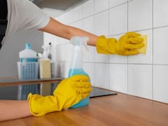 Mezclar agua caliente, bicarbonato y jabón en la cocina: porque lo recomiendan los expertos en limpieza y como usarlo