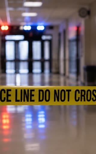 Masacre escolar: un estudiante de 14 años llevó un arma al colegio y protagonizó un tiroteo con nueve muertos