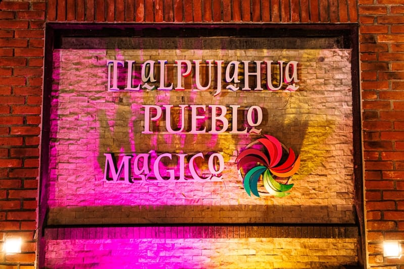 Un santuario navideño entre montes y bosques.