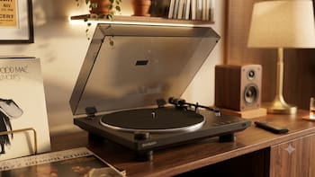 Lidl ofrece el tocadiscos Sharp en descuento: cuenta con Bluetooth y brazo automático para reproducir los vinilos