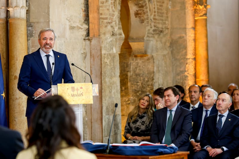 ZARAGOZA, 30/04/2026.-El recién investido presidente de Aragón, Jorge Azcón, durante su toma de posesión como presidente de Aragón este jueves en el Palacio de La Aljafería en Zaragoza.-EFE/ Javier Belver