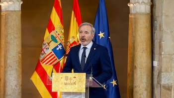 Jorge Azcón asume en Aragón con los apoyos de Vox y lanza un mensaje clave: “Se avanza cuando hay acuerdos”