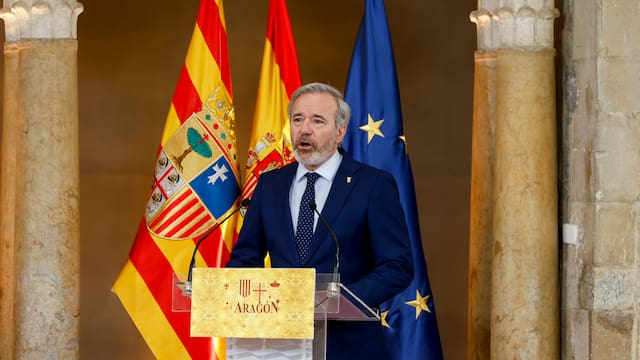 Jorge Azcón asume en Aragón con los apoyos de Vox y lanza un mensaje clave: “Se avanza cuando hay acuerdos”