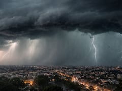 Se acerca el temporal negro del siglo y llegará en tan sólo horas: hay alerta por diluvio torrencial, actividad eléctrica y hasta tornados nocturnos