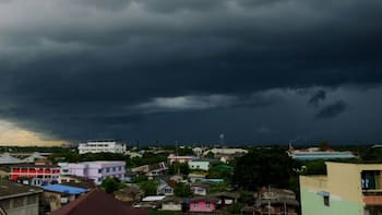 Ingresa una fuerte tormenta eléctrica a partir del martes: cuáles son las regiones en alerta por lluvias durante las próximas horas