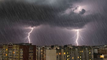 Se viene el “gran diluvio de todos los tiempos” con caída de agua torrencial, tormentas de granizo y ráfagas de casi 140 km p/h