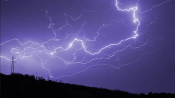 Llega la tormenta negra más intensa de la semana: habrá fuertes lluvias con ráfagas de viento y posible caída de granizo en estas zonas