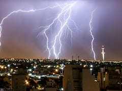 Llega la “tormenta final de marzo” y bajará la temperatura de golpe: hay alerta por más de 48 horas de lluvia torrencial y ráfagas de viento fuertes