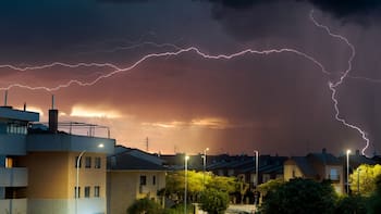 El SMN adelantó “lluvias fuertes a muy fuertes” y vientos de 210 km/h para este sábado: cuáles son las zonas afectadas
