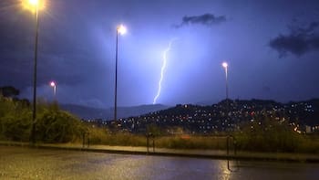 Se aproxima un diluvio de 70 litros en una hora, con granizo gigante de más de 5 centímetros y fuertes vientos en Cataluña y Aragón