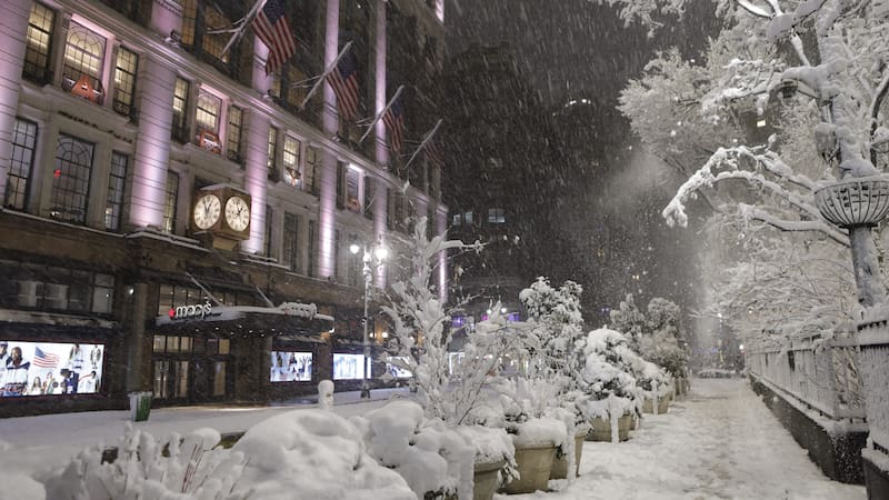 El alcalde de Nueva York, Zohran Mamdani, ordenó el cierre de las calles al tráfico vehicular no esencial, incluyendo bicicletas y patinetas eléctricas.