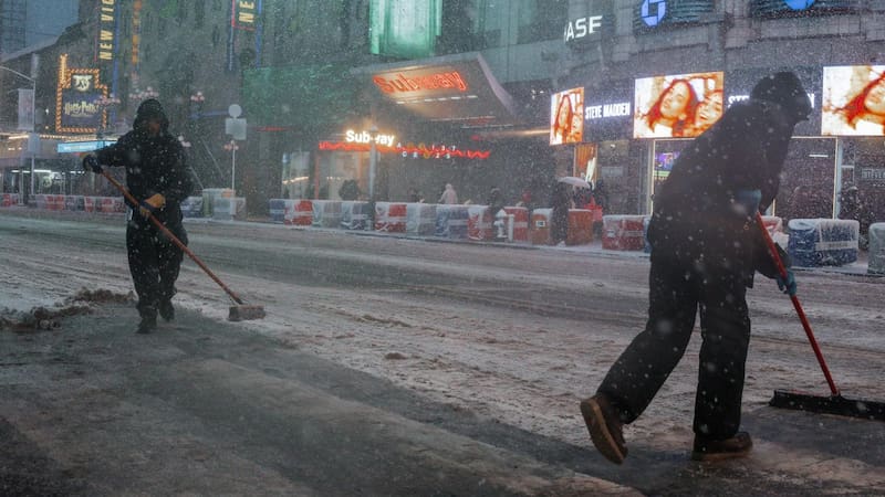Mamdani calificó el fenómeno como “el primer día de nieve a la antigua desde 2019” y pidió a los vecinos extremar los cuidados ante el peligro.