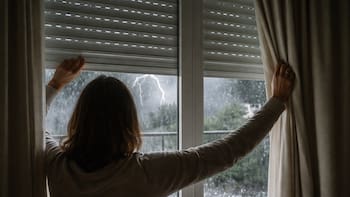 Se insta a los hogares a cerrar cortinas y persianas por un fuerte diluvio con granizo que llega esta semana y no terminará hasta el viernes