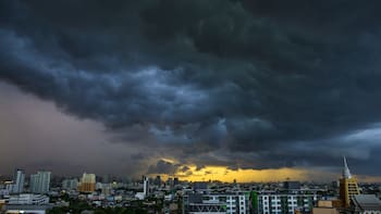 Avanza un frente de lluvias torrenciales y vuelve el frío: se avecina una tormenta y podría caer granizo en estas regiones