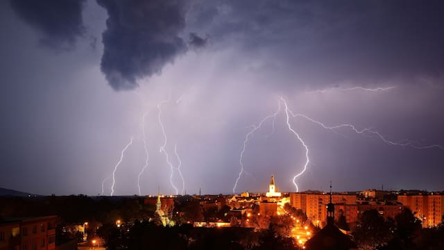 Llegan lluvias históricas y vientos destructivos durante todo el fin de semana completo: afectará a todas estas zonas del país